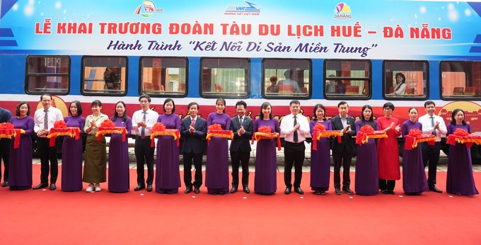 Ribbon cutting ceremony to open the train 'Connecting Central Heritage'. Photo: PNM.
