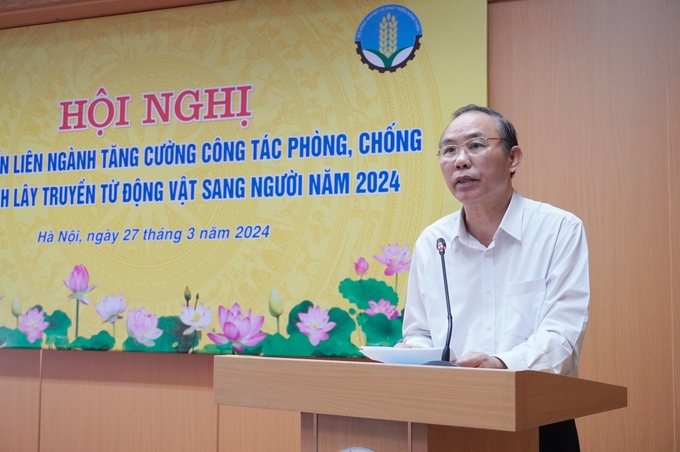 Thứ trưởng Bộ NN-PTNT Phùng Đức Tiến đánh giá, về tổng thể, Việt Nam đã và đang kiểm soát tốt bệnh cúm gia cầm. Bệnh dại đã và đang được quản lý tốt hơn so với những năm trước. Ảnh: Hồng Thắm.