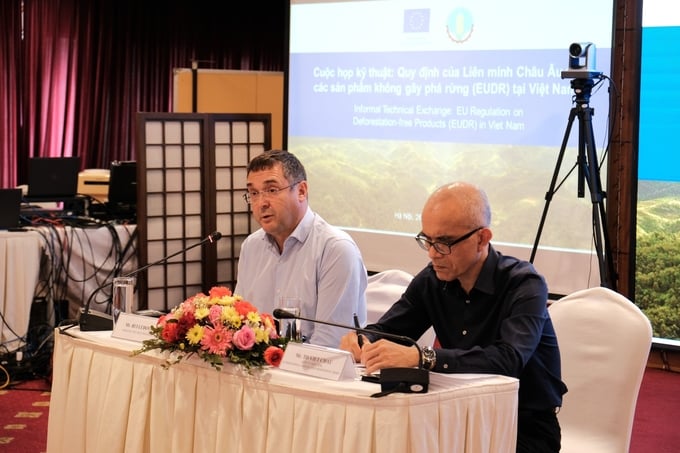 Two co-chairs of the meeting: Mr. Rui Ludovino, First Counsellor for Climate, Environment, Employment, and Social Affairs Policies, Delegation of the European Union to Vietnam (left), and Mr. To Viet Chau, Deputy Director of the International Cooperation Department, Ministry of Agriculture and Rural Development. Photo: GIZ/Phuong Thao.