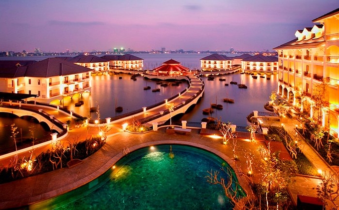 Khách sạn InterContinental Hanoi Westlake hứa hẹn sẽ mang lại một trải nghiệm nghỉ dưỡng vô cùng bình yên giữa lòng thành phố sôi động, tấp nập.