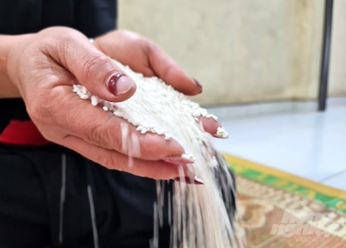 Gạo nếp vải Ôn Lương có độ dẻo và thơm rất bền, đây là nguyên liệu làm nên bánh chưng Bờ Đậu, bánh giày Ôn Lương khá nổi tiếng. Ảnh: Đào Thanh.