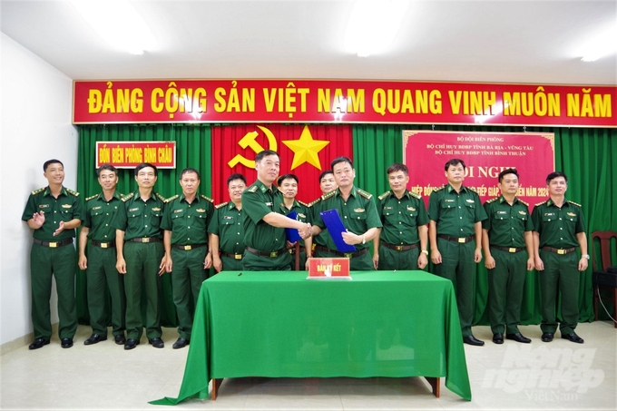 Các đơn vị ký kết hiệp đồng bảo vệ biên giới khu vực tiếp giáp, vùng biển năm 2023. Ảnh: Quang Anh.