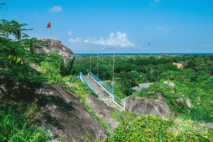 Điểm du lịch tiêu biểu Đồi Tức Dụp (tỉnh An Giang) được ưu tiên quảng bá thương hiệu, liên kết hợp tác, xúc tiến du lịch trong và ngoài nước. Ảnh: Kim Anh.