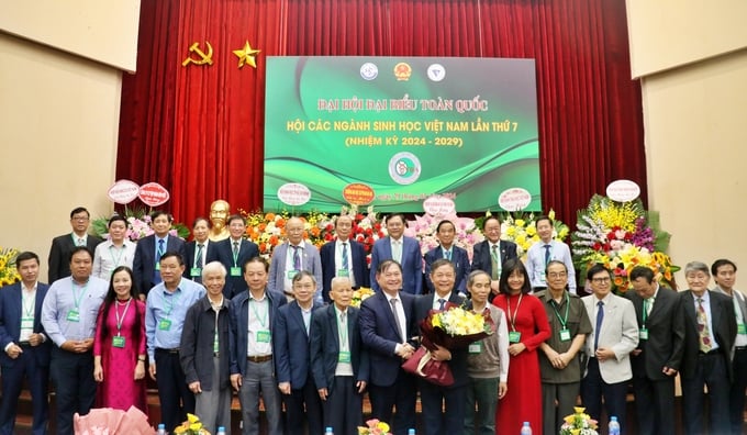 Ra mắt Ban Chấp hành khóa VII, nhiệm kỳ 2024 - 2029 của các ngành Sinh học Việt Nam với 49 Ủy viên. Ảnh: PT.