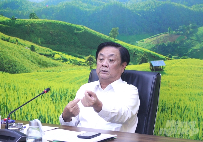 Minister of Agriculture and Rural Development Le Minh Hoan stressed that the first quarter's growth results are strong indications and inspiration for the whole sector to continue its breakthrough in the next period to meet the established targets and pledges. Photo: Trung Quan.