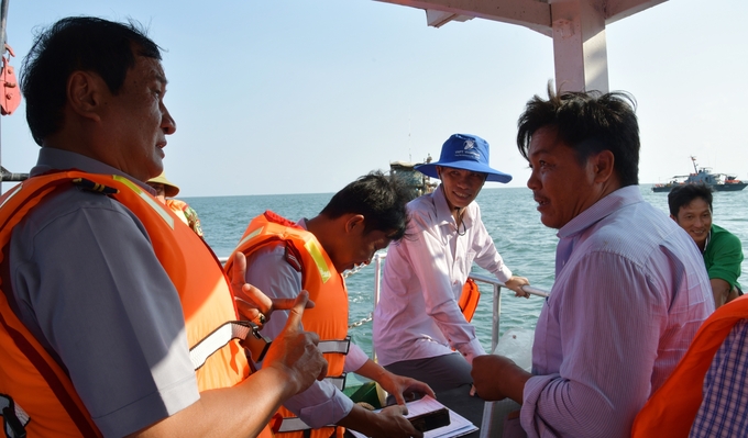 During this time, the fisheries inspection force has been very active in disseminating and promoting laws to fishermen. Photo: Hong Tham.