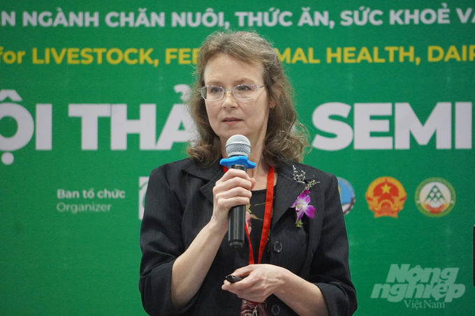 TS Sara Shield, Giám đốc khoa học HSI. Ảnh: Nguyễn Thủy.