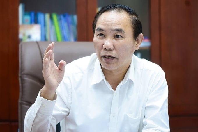 Deputy Minister Phung Duc Tien suggested local governments to establish compliant disease-free zones. Additionally, these zones must be authorized to export animals and animal products to the Chinese market. Photo: PT.