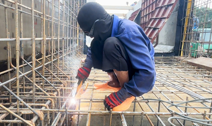 Ngoài việc triển khai nhanh, BQL dự án đầu tư xây dựng công trình NN-PTNT tỉnh Hà Tĩnh yêu cầu các nhà thầu phải đảm bảo chất lượng công trình theo đúng quy định. Ảnh: Thanh Nga.