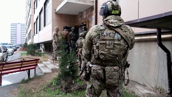 Lực lượng chống khủng bố Nga vây bắt các nghi phạm khủng bố ở Dagestan. Ảnh: FSB.