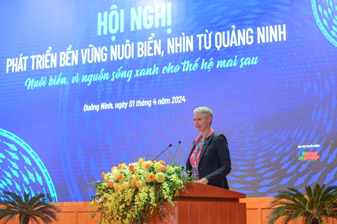 Đại sứ Hoàng gia Na Uy tại Việt Nam Hilde Solbakken chia sẻ tại Hội nghị phát triển bền vững nuôi biển - Nhìn từ Quảng Ninh ngày 1/2. Ảnh: Tùng Đinh.