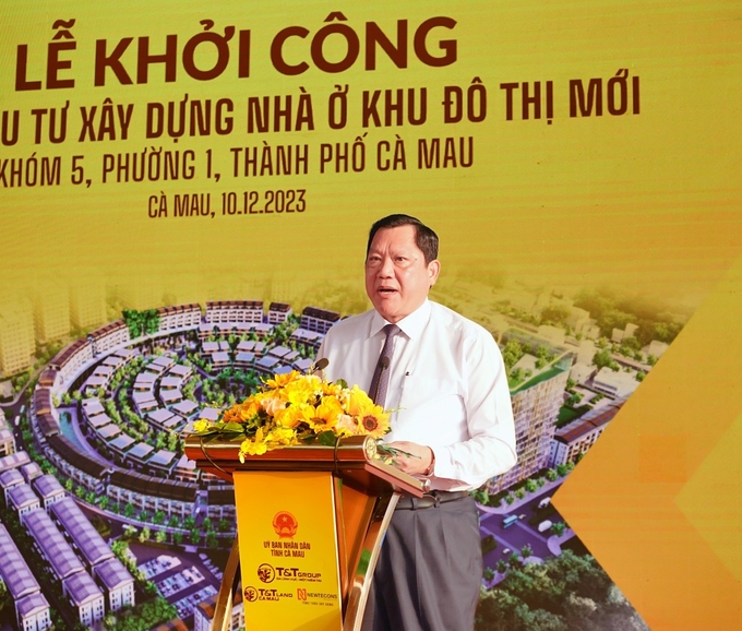 Phó Chủ tịch UBND tỉnh Cà Mau Lâm Văn Bi phát biểu tại lễ khởi công dự án. Ảnh: T&T Group.