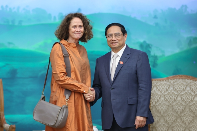 Thủ tướng Phạm Minh Chính và Giám đốc World Bank tại Việt Nam Carolyn Turk. Ảnh: VGP.