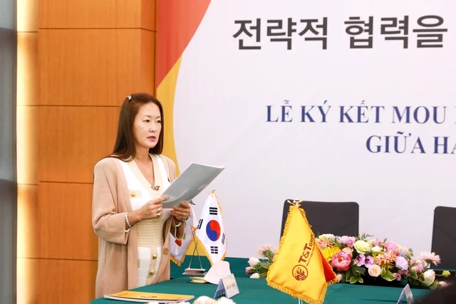 Bà Kim Ju Won, Phó Chủ tịch DB Group phát biểu tại lễ ký kết hợp tác chiến lược. Ảnh: T&T Group.