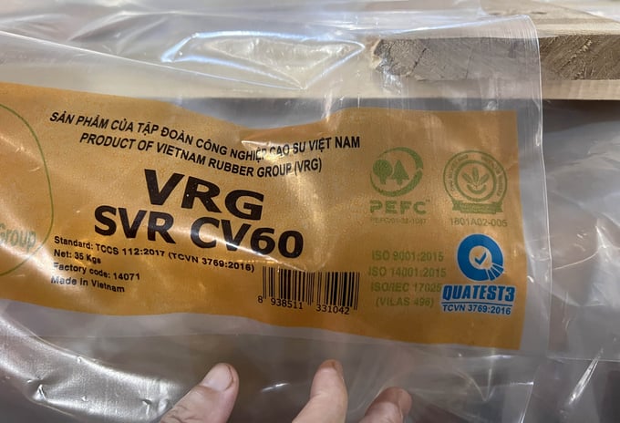 Sản phẩm mủ cao su có chứng chỉ quản lý rừng bền vững PEFC của VRG. Ảnh: Thanh Sơn.