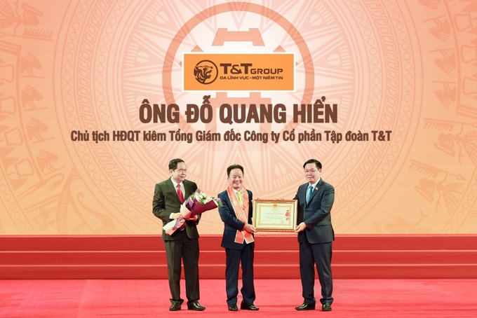 Nhà sáng lập, Chủ tịch Ủy ban Chiến lược Tập đoàn T&T Group Đỗ Quang Hiển vinh dự là một trong số ít doanh nhân trong lĩnh vực kinh tế tư nhân được trao tặng Huân chương Lao động hạng Nhất, Nhì, Ba. Ảnh: T&T Group.