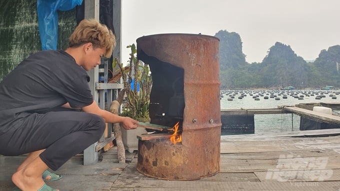 A makeshift stove put together by mariculture farmers. Photo: Hoang Anh.