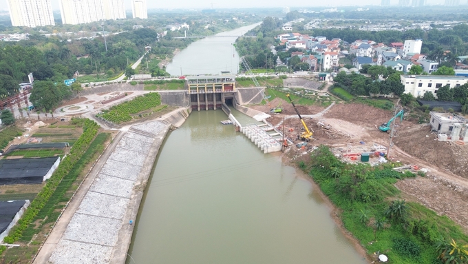 Cống Xuân Quan - công trình đầu mối hệ thống thủy lợi Bắc Hưng Hải lấy nước từ sông Hồng. Ảnh: Hùng Khang.