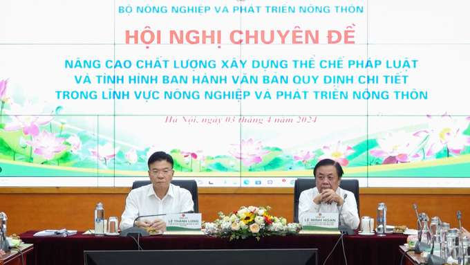Bộ trưởng Bộ Tư pháp Lê Thành Long và Bộ trưởng Lê Minh Hoan đồng chủ trì Hội nghị Nâng cao chất lượng xây dựng thể chế pháp luật ngành NN-PTNT ngày 3/4. Ảnh: Quang Dũng.