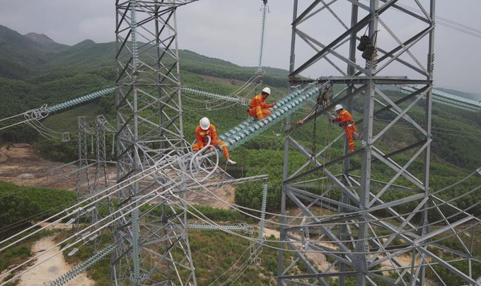 Đường dây 500kV mạch 3 kéo dài là công trình được Thủ tướng quan tâm. Ảnh: VGP.