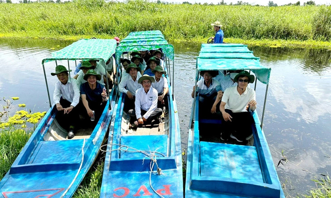 Tourists come to visit U Minh Thuong National Park. Photo: BE DIEM.