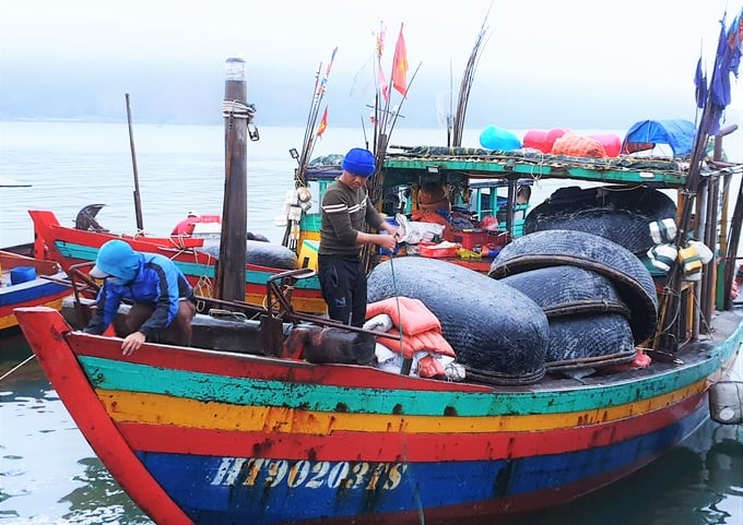 Ha Tinh functional forces are determined to prevent violations of IUU fishing early and remotely. Photo: Thanh Nga.