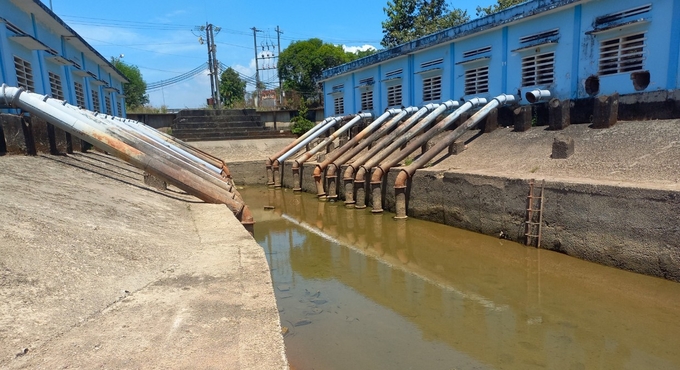 Cuối tháng 2 vừa qua, Trạm bơm Võ Xu, huyện Đức Linh thiếu hụt nước tưới. Ảnh: KS.