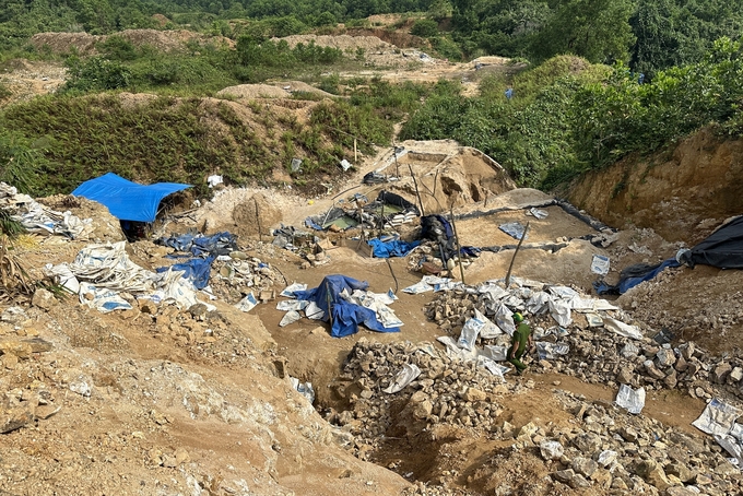 Thời gian qua, một số địa phương trên địa bàn tỉnh Quảng Nam diễn ra tình trạng khai thác vàng trái phép. Ảnh: L.K.