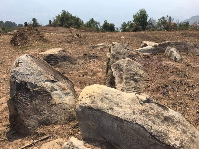 Những khối đá cổ mới được phát hiện khắc họa hình ruộng bậc thang tại huyện Mù Cang Chải.
