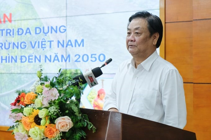 Minister Le Minh Hoan emphasized taking care of and nurturing forests to promote the multi-use value of forests. Photo: Tung Dinh.