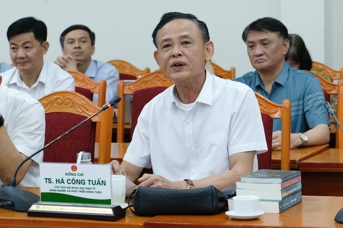 Former Standing Deputy Minister of Agriculture and Natural Development Ha Cong Tuan shared at the event. Photo: Tung Dinh.