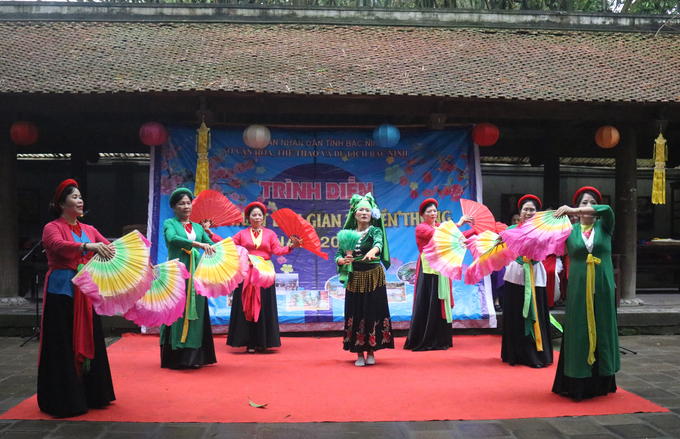 Hoạt động trình diễn nghệ thuật dân gian truyền thống nằm trong chuỗi chương trình được Sở Văn hoá, Thể thao và Du lịch tỉnh Bắc Ninh tổ chức. Ảnh: Minh Toàn.
