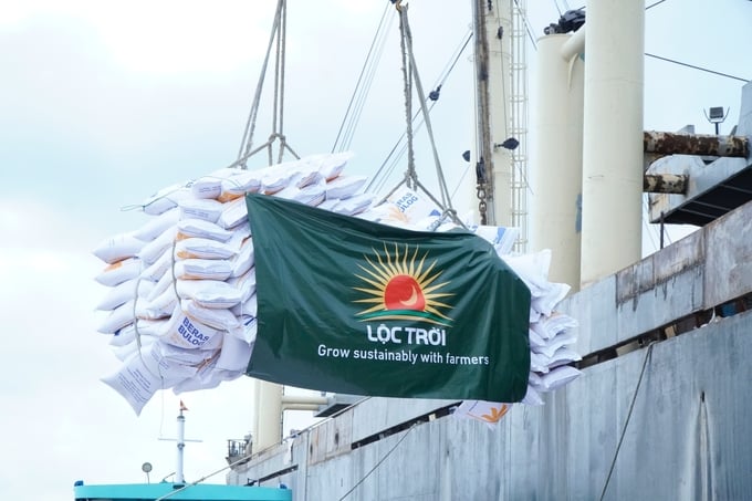 Loc Troi Group successfully completed a 100,000-ton rice export order for Bulog - Indonesia's logistics agency.