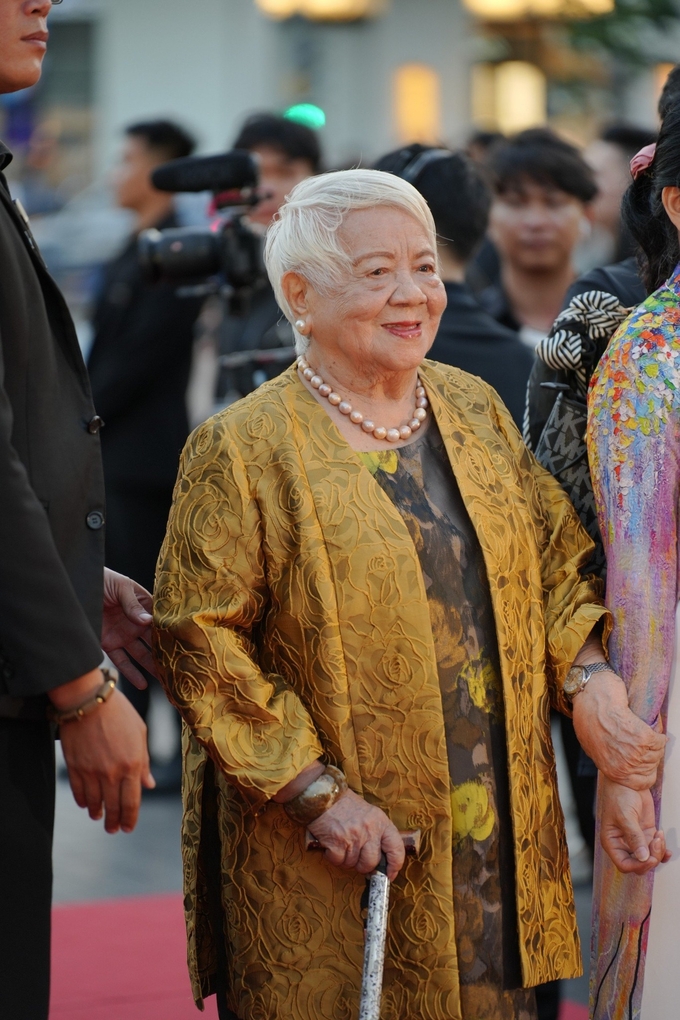 Đạo diễn Xuân Phượng 95 tuổi là khách mời cao niên nhất tại Liên hoan phim quốc tế TP.HCM 2024.