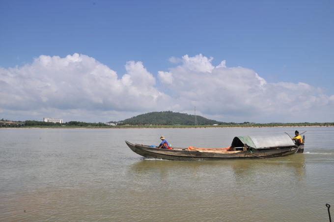 Núi Ấn- sông Trà (Quảng Ngãi).