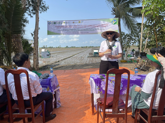 Bà Joanna Kane Potaka,  Phó TGĐ Viện Nghiên cứu Lúa gạo Quốc tế (IRRI) phát biểu tại Lễ khởi động.