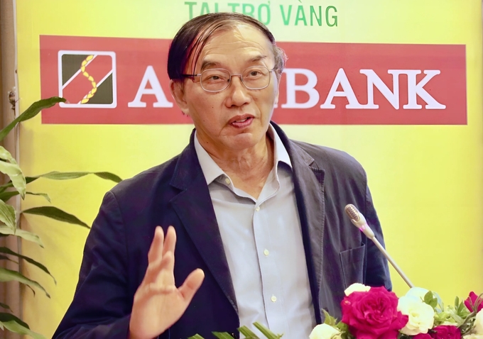 TS Phùng Hà, Phó Chủ tịch kiêm Tổng Thư ký Hiệp hội Phân bón Việt Nam nêu lên tính cấp thiết của việc sử dụng phân bón thích ứng với biến đổi khí hậu. Ảnh: PT.