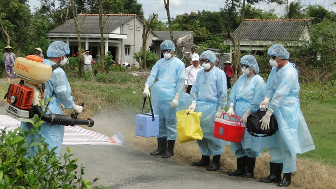 Ngành Y tế tỉnh Tiền Giang diễn tập phòng chống cúm gia cầm lây sang người hồi năm 2013. Ảnh: MĐ.