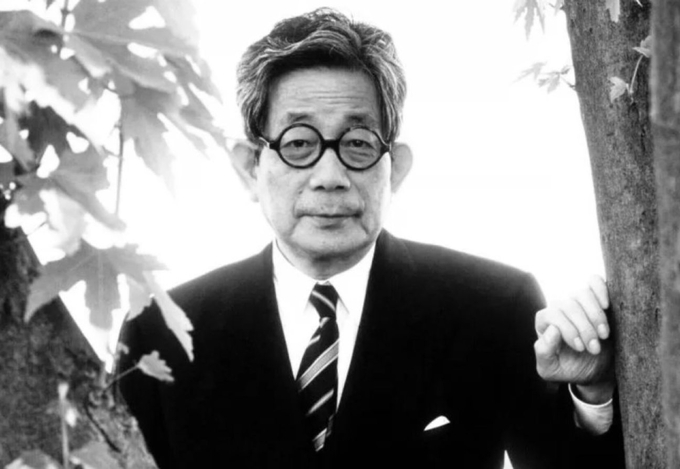 Nhà văn Oe Kenzaburo (1935-2023).