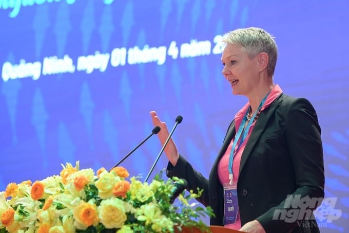 Ms. Hilde Solbakken sharing Norway's mariculture experience at the Sustainable Mariculture Development Conference - Insights from Quang Ninh. Photo: Tung Dinh.