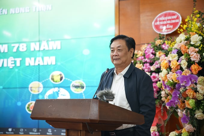 Bộ trưởng Lê Minh Hoan nhấn mạnh tinh thần hợp tác là yếu tố quan trọng trong HTX, cần thiết cho sự hợp tác giữa các thành viên và giữa các HTX. Ảnh: Linh Linh.