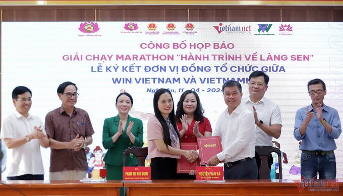 Lễ ký kết đơn vị đồng tổ chức giữa Báo VietNamNet và Công ty TNHH Thể thao Win VietNam. Ảnh: Quốc Huy.