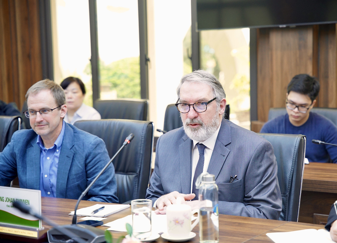 IFPRI Director General Johan Frans M.SWINNEN shared that IFPRI in Vietnam is striving to intervene to ensure food security through programs on child malnutrition, value chains, and climate change risks. 