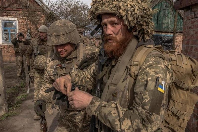 Binh sĩ thuộc Lữ đoàn cơ giới số 23 chuẩn bị tiến về tiền tuyến theo hướng Avdeevka, thuộc tỉnh Donetsk. Ảnh: AFP.