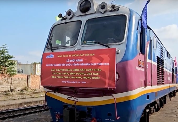 The international multimodal train transporting agricultural products from Song Than Station in Binh Duong province to China began operation in February 2024. Photo: Son Trang.
