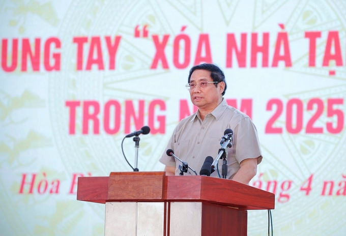 Thủ tướng Phạm Minh Chính phát biểu phát động phong trào thi đua cả nước chung tay xóa nhà tạm, nhà dột nát trên phạm vi cả nước trong năm 2025. Ảnh: VGP/Nhật Bắc.