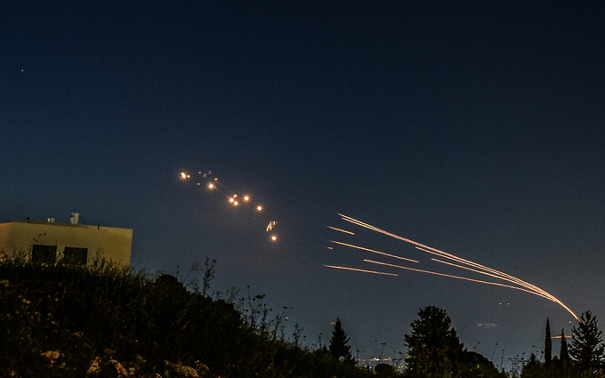 Hệ thống phòng không Iron Dome đánh chặn tên lửa bắn phóng từ Lebanon. Ảnh: Flash90.