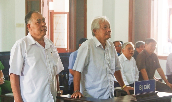 Cựu Chủ tịch tỉnh Phú Yên và Cựu Giám đốc Sở Tài chính tỉnh Phú Yên bị đưa ra xét xử. Ảnh: HT.