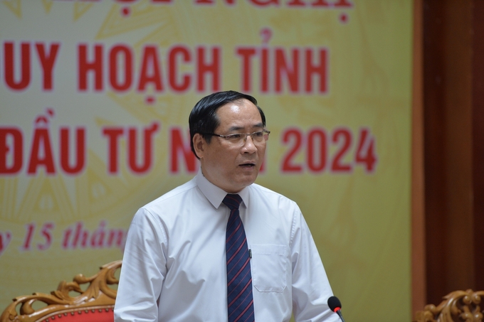 Ông Dương Xuân Huyên, Phó Chủ tịch Thường trực UBND tỉnh Lạng Sơn trả lời tại cuộc họp báo sáng 15/4. Ảnh: Văn Việt.