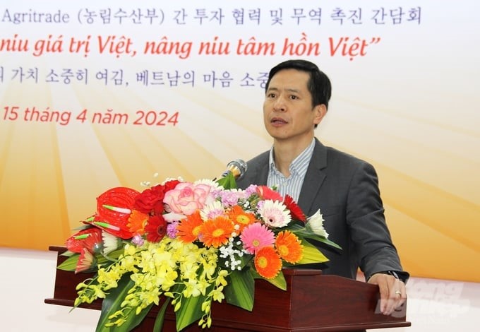 Mr. Nguyen Minh Tien, Director of the Trade Promotion Centre for Agriculture, hopes that Goyang city will support further boosting activities promoting Vietnamese agricultural products in the South Korean market and developing rural tourism. Photo: Trung Quan.